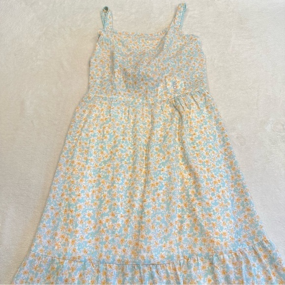Sienna Sky Dresses & Skirts - NWT Sienna Sky High Neck Sleeveless Floral Tie Back Midi Dress